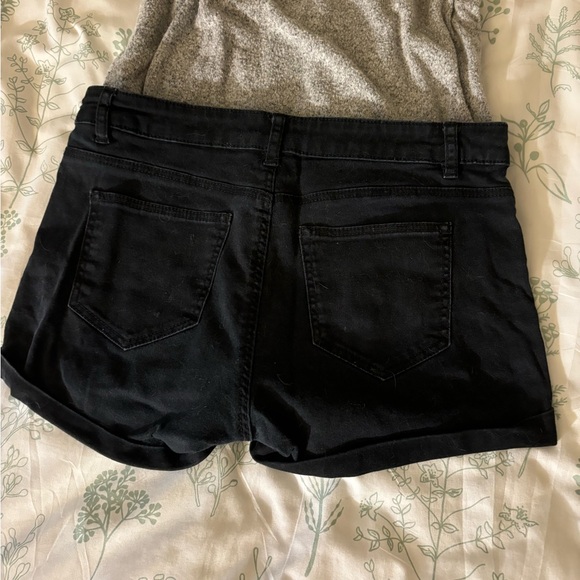 Cute black Jean shorts - Picture 3 of 3